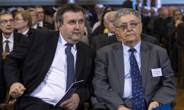 A Fidesz megszavazta az MTA megcsonkítását