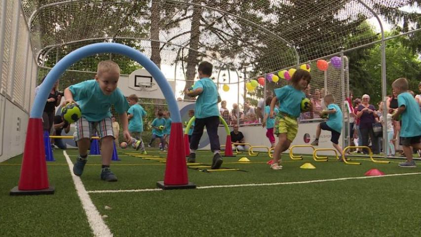 Új sportpályát kapott Rúzsa Magdi egykori óvodája Kishegyesen