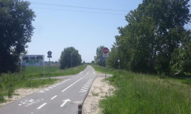 Már nem használhatják az autósok a kerékpárutat