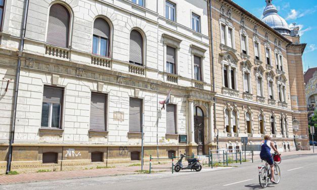 <span class="entry-title-primary">Sehogy sem halad a Szegedi Szerb Oktatási Központ építése</span> <span class="entry-subtitle">Egy kapavágás nem történt, a költségek máris meghatszorozódtak</span>