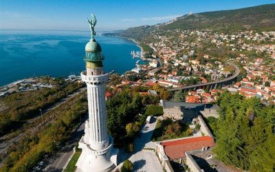 Vučić emberei Triesztben vásárolnak villákat