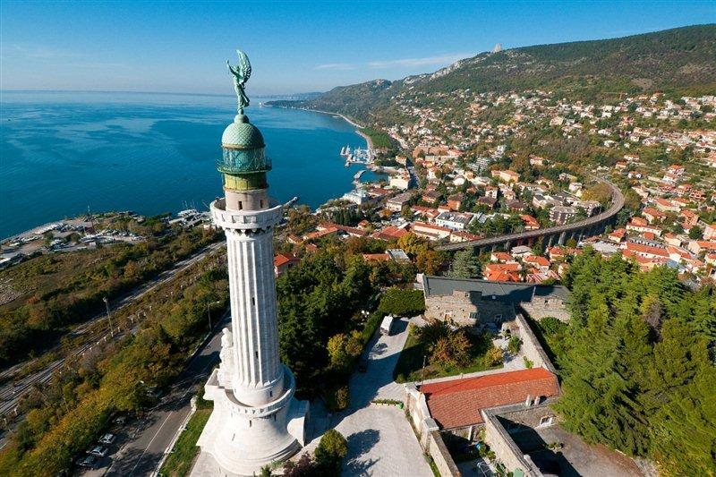 Vučić emberei Triesztben vásárolnak villákat