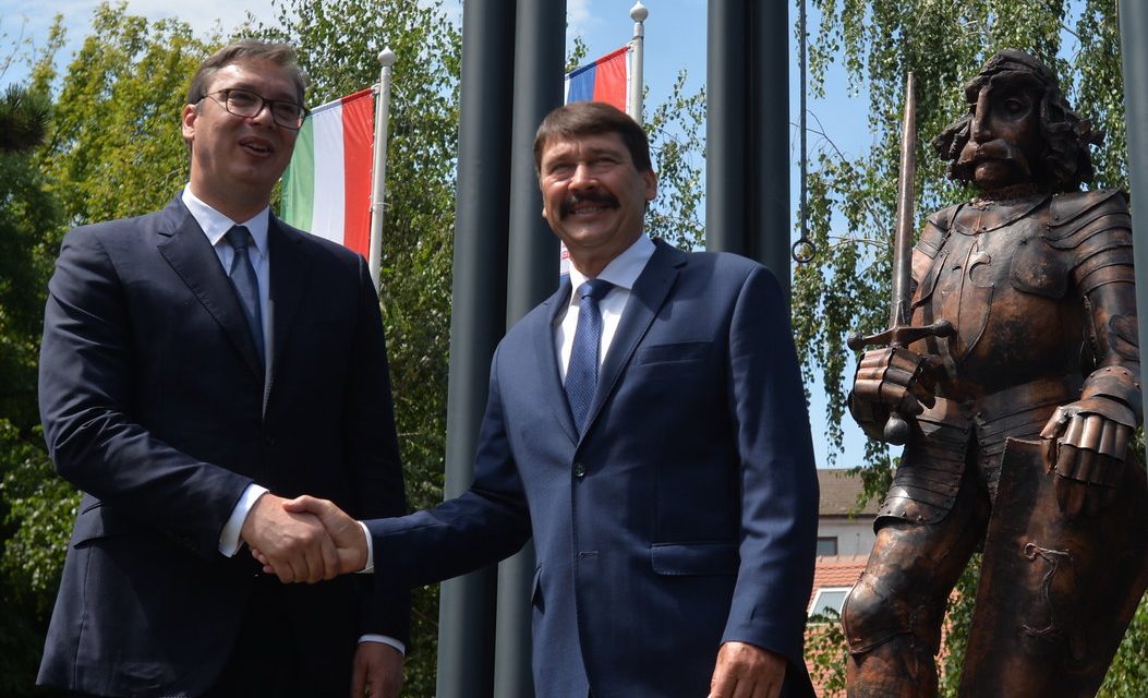 A magyar és a szerb államfő jelenlétében felavatták Hunyadi János zimonyi szobrát