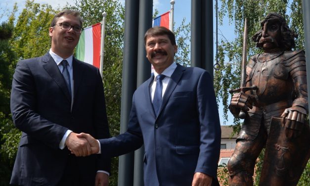 A magyar és a szerb államfő jelenlétében felavatták Hunyadi János zimonyi szobrát