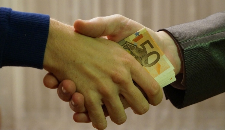 Zenta: Ezerhatszáz eurót kínált, hogy megöljék a férjét