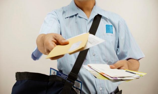 Berúgott a postás, a kávézó vendégei között szétosztotta a nyugdíjat