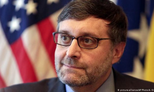 A nyugat-balkáni különmegbízott regényt írt a srebrenicai mészárlásról