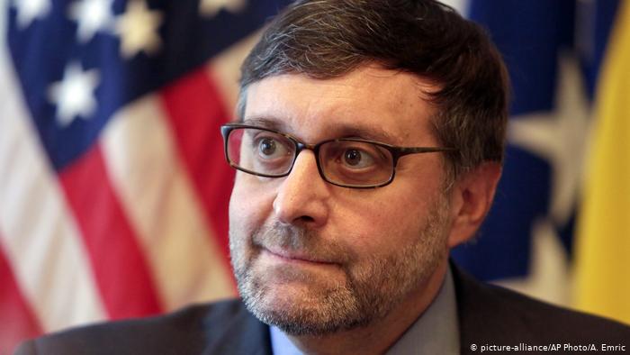 A nyugat-balkáni különmegbízott regényt írt a srebrenicai mészárlásról