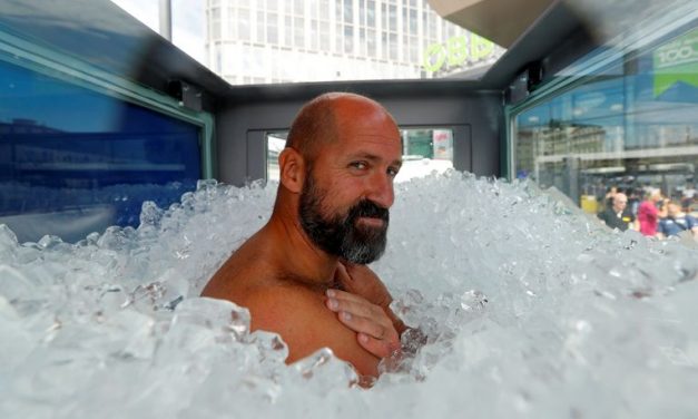 Jégbe zárva töltött több mint két órát egy osztrák extrémsportoló