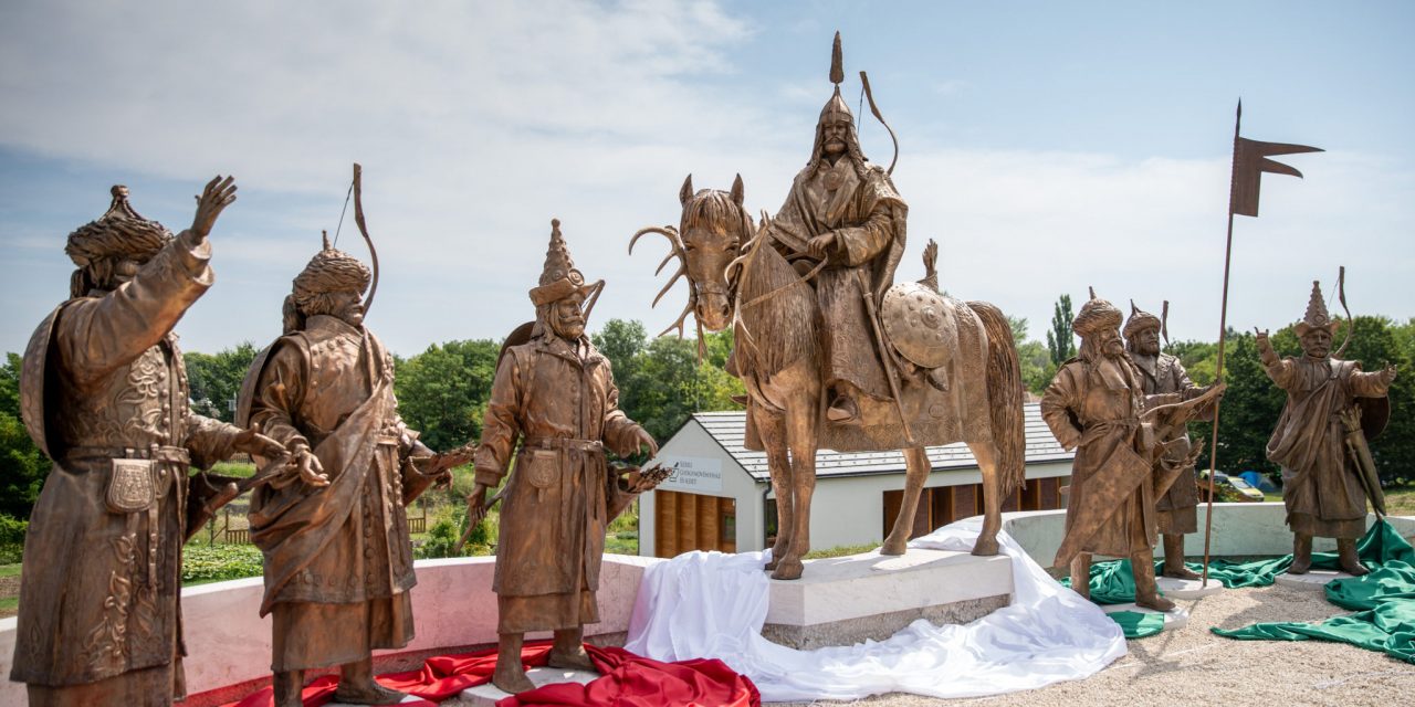 Felavatták az Árpád és vezérei szoborcsoportot