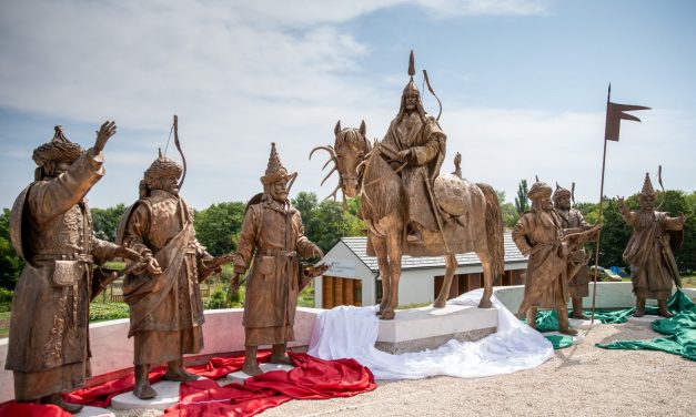 Felavatták az Árpád és vezérei szoborcsoportot