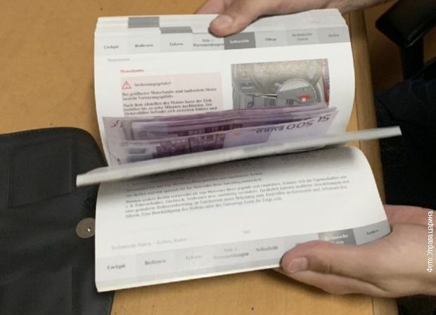 Horgos: Ötvenezer euró lapult a szervizkönyvben