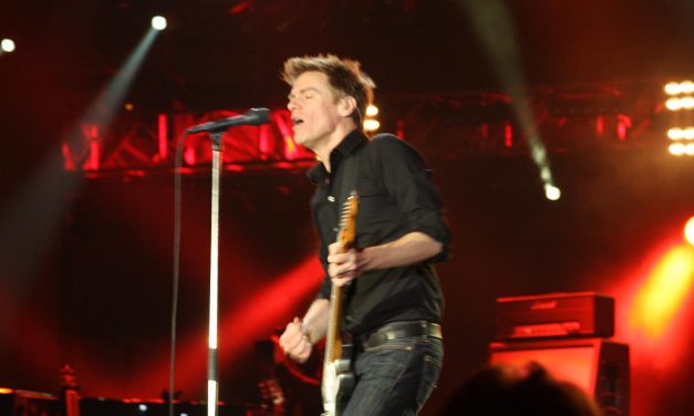 Szeptemberben ingyenes Bryan Adams koncert lesz a Hősök terén