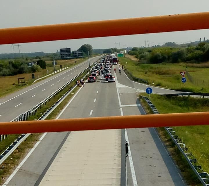 <span class="entry-title-primary">Folytatódik a határhorror</span> <span class="entry-subtitle">Úgy tűnik, délelőtt 9.51-kor lefagyott az informatikai rendszer</span>