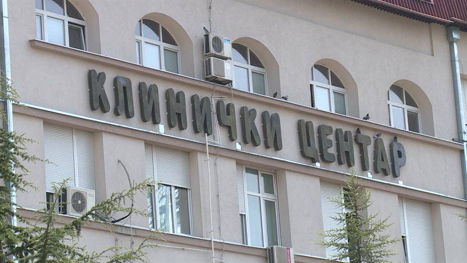 Nincs életveszélyben a várandós nő, aki a férje elől menekülve ugrott ki a második emeletről