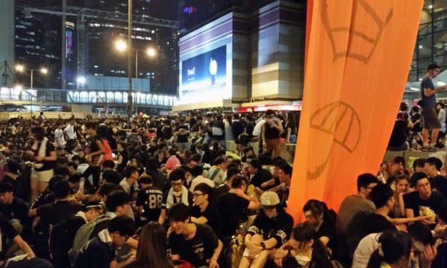 Bocsánatot kértek a hongkongi tüntetők az okozott kellemetlenségekért