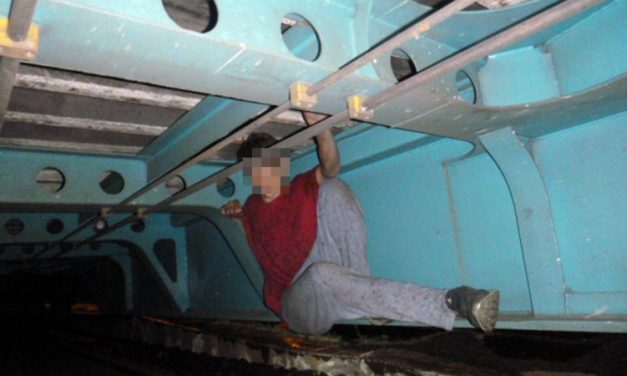 A rakomány közt megbújva szerettek volna Magyarországra jutni