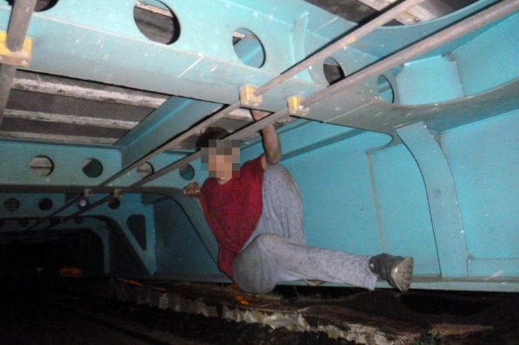 A rakomány közt megbújva szerettek volna Magyarországra jutni