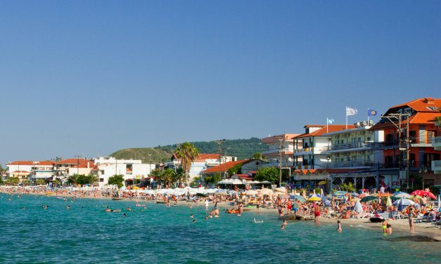 Egy szerbiai kisfiú majdnem a tengerbe fulladt, egy strandoló orvos élesztette újra