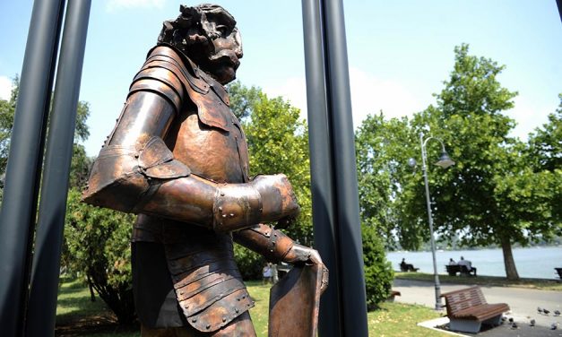 „Szakmai” szempontok miatt lopták el a Hunyadi János-szobor kardját