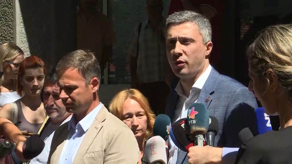 A Szövetség Szerbiáért néhány tagja elhagyta a médiáról szóló kerekasztal megbeszélést