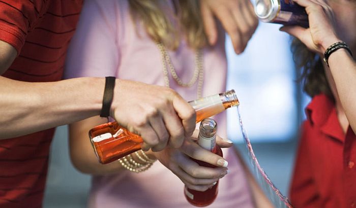 Hárítja a felelősséget a klub, ahol kiskorúak itták hullarészegre magukat