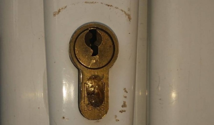 Újvidék: Benzinnel locsolta le a lakást, hogy megakadályozza az ötödik kilakoltatást