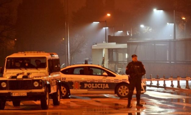 Budvát körülzárták a rendőrök – ismeretlen elkövető két emberre lőtt rá egy bárban