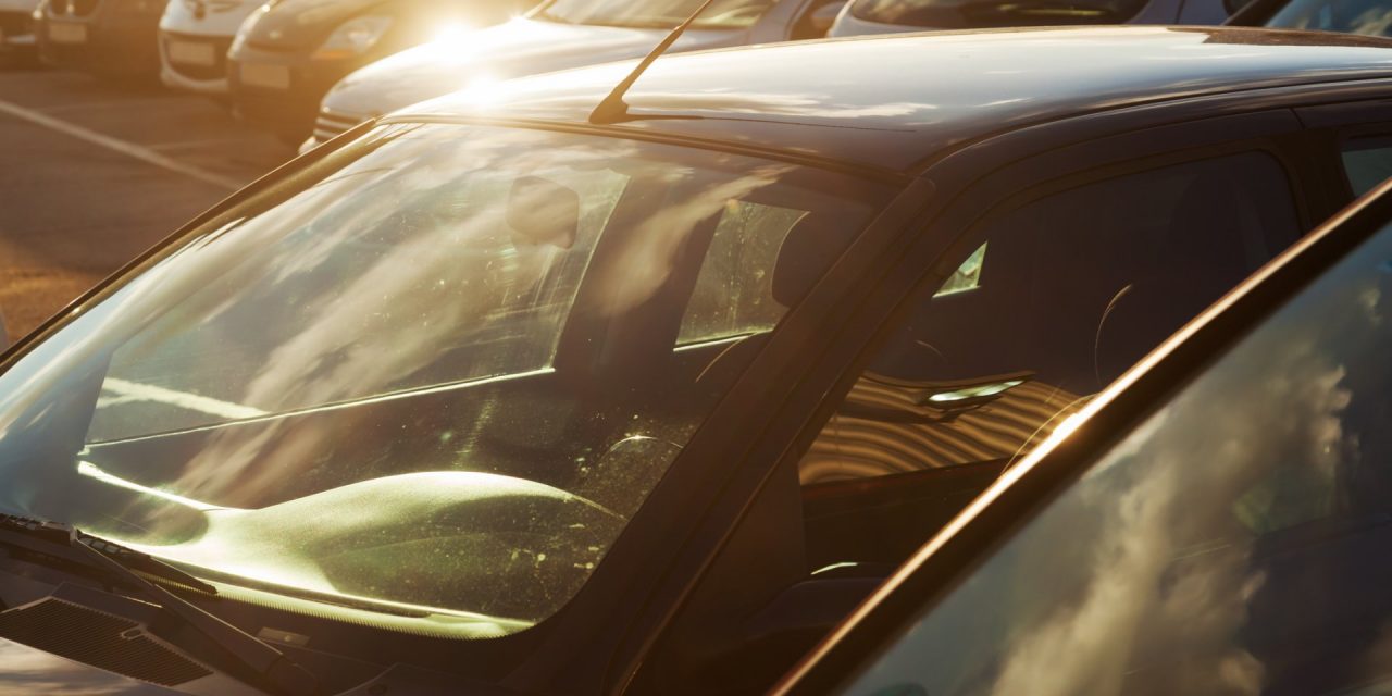 Nyolcvanegy Celsius-fok az autóban