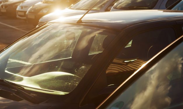 Nyolcvanegy Celsius-fok az autóban