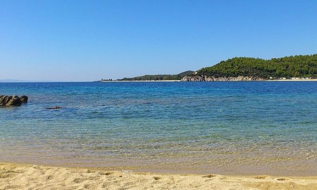 Görögország: A vízimentők egy fuldokló szerb turista életét mentették meg