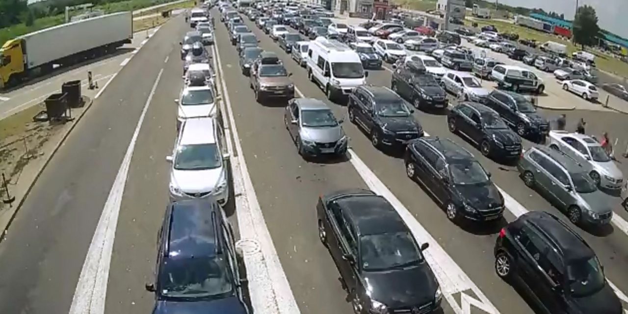 Több mint 330 ezren használták a Csongrád megyei határátkelőket a hétvégén