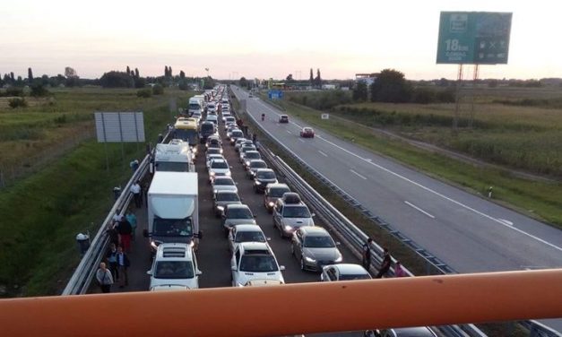 Öt órát is várni kell Horgosnál