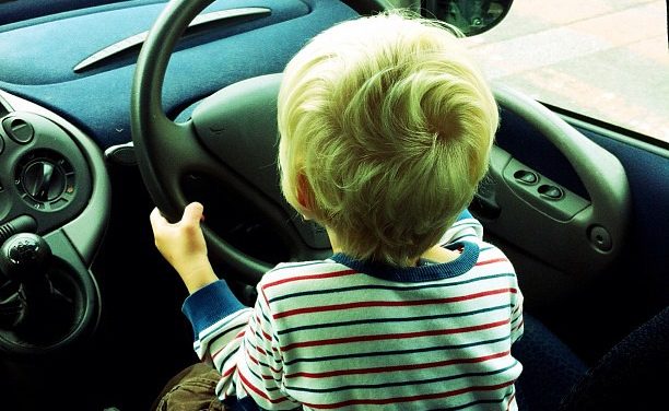 140-nel száguldott egy nyolcéves kisfiú a német autópályán