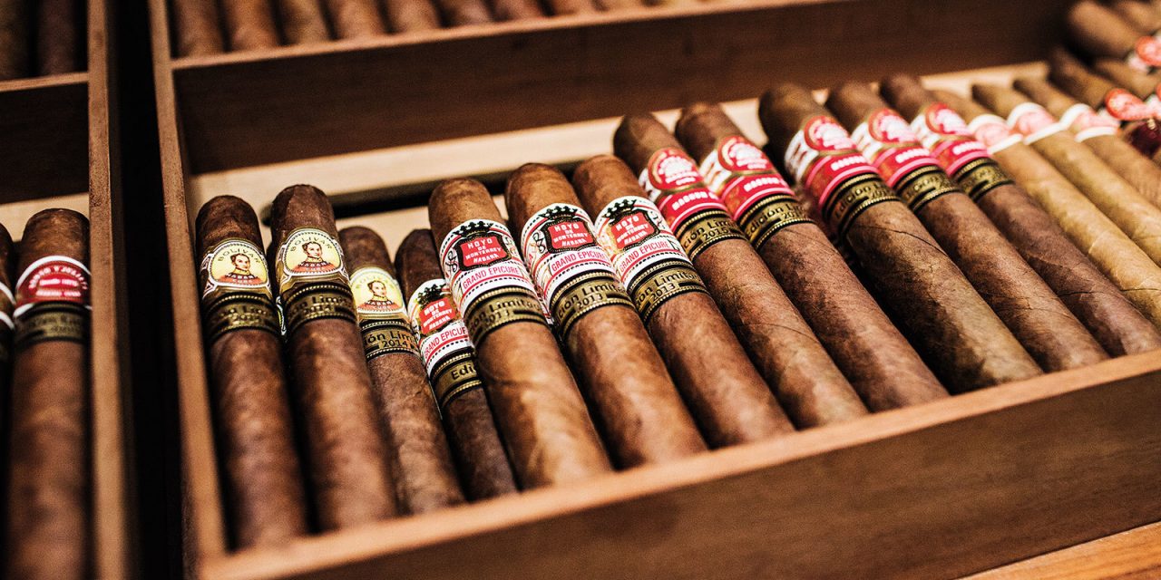 Nem tudta, hogy a határon be kell jelenteni, ha tele van a bőröndje kubai szivarral