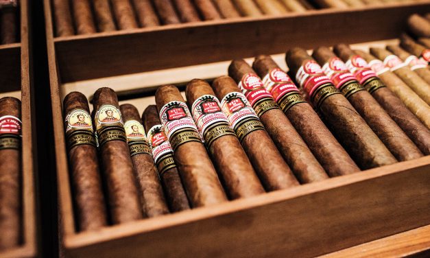 Nem tudta, hogy a határon be kell jelenteni, ha tele van a bőröndje kubai szivarral