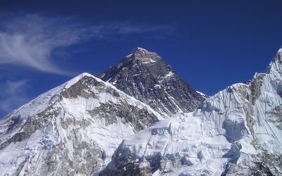 Megdőlt a rekord: Egyetlen nap alatt 274 hegymászó jutott fel a Mount Everestre