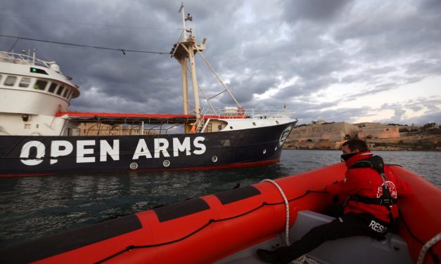 Egy olasz bíróság engedélyezte a Proactiva Open Arms hajójának, hogy olasz területi vizekre lépjen