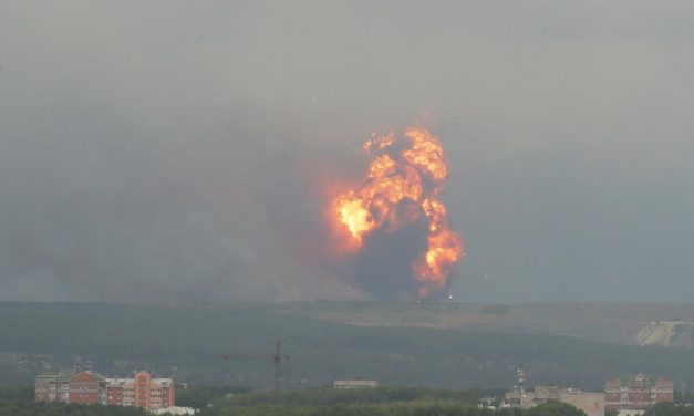 Eloltották a tüzet a szibériai hadianyagraktárban