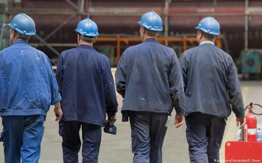 Szerbia: A „lízingelt” munkavállalók miatt tovább csökkennek a munkások jogai