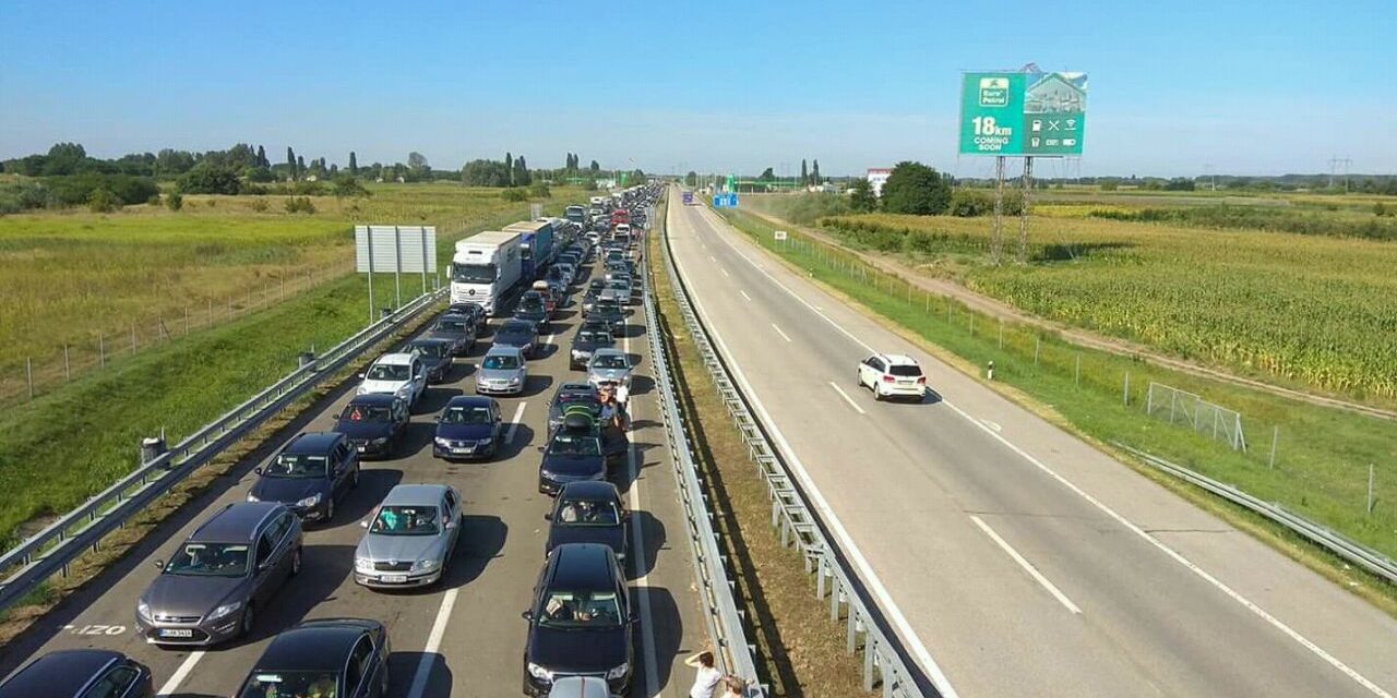 Lezárták az autópályát, Kelebia felé terelik a forgalmat