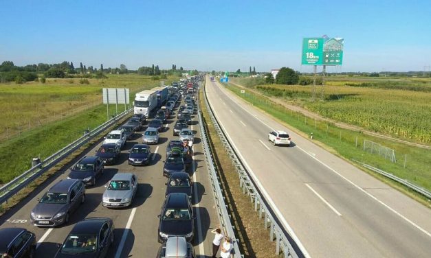 Lezárták az autópályát, Kelebia felé terelik a forgalmat