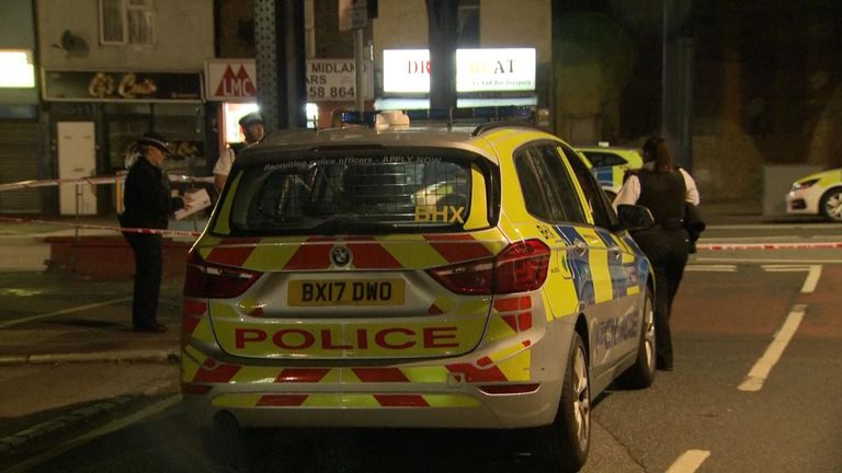 Bozótvágó késsel támadtak egy rendőrre Londonban, súlyosan megsebesült