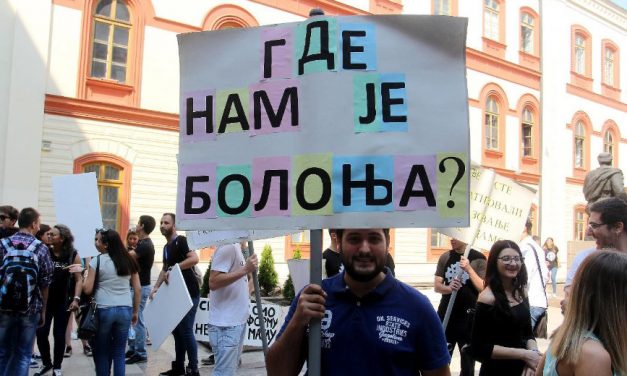 Örökös egyetemisták: Nem vagyunk lusták, hanem dolgozunk, gyereket nevelünk…