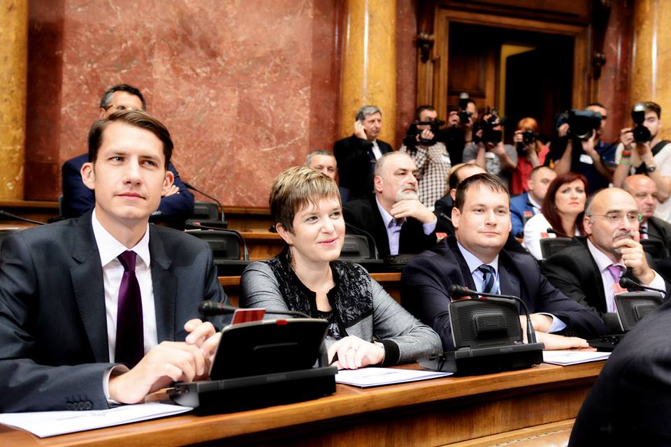 <span class="entry-title-primary">Mennyit keresnek a vajdasági magyar politikusok?</span> <span class="entry-subtitle">Családi Kör (2019. augusztus 1., XXX. évfolyam, 31. szám) – lapszemle</span>