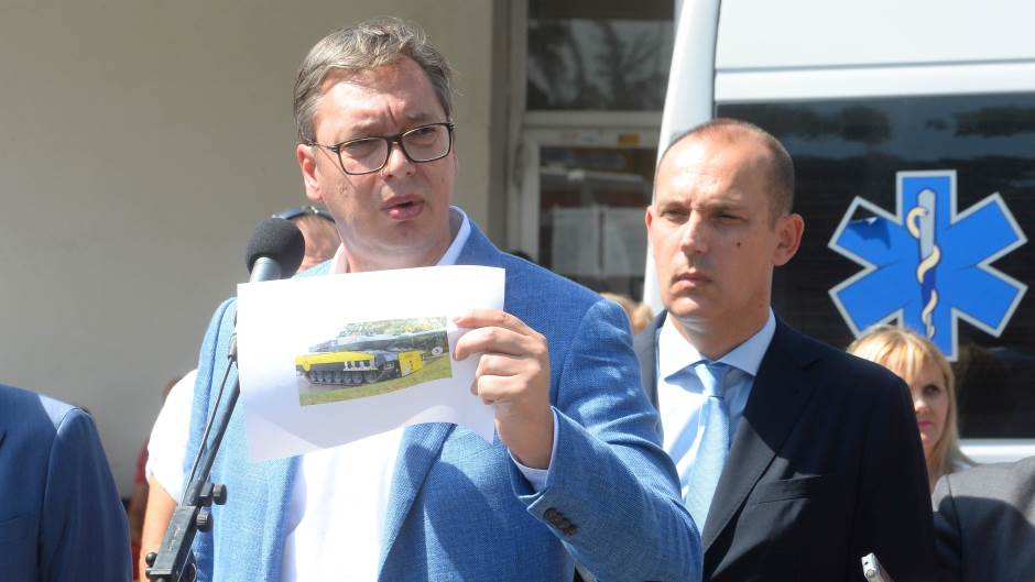 Nem a dortmundi stadion előtt áll az a tank, melyről Vučić azt állította, hogy ott van