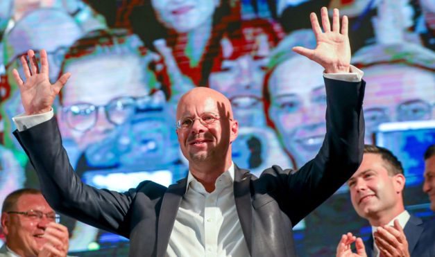 <span class="entry-title-primary">Nem győztek a populisták Németország keleti tartományaiban</span> <span class="entry-subtitle">... de az AfD a második helyre tört fel – A dánok úgy látják, Németország segítségre szorul (Nemzetközi lapszemle)</span>