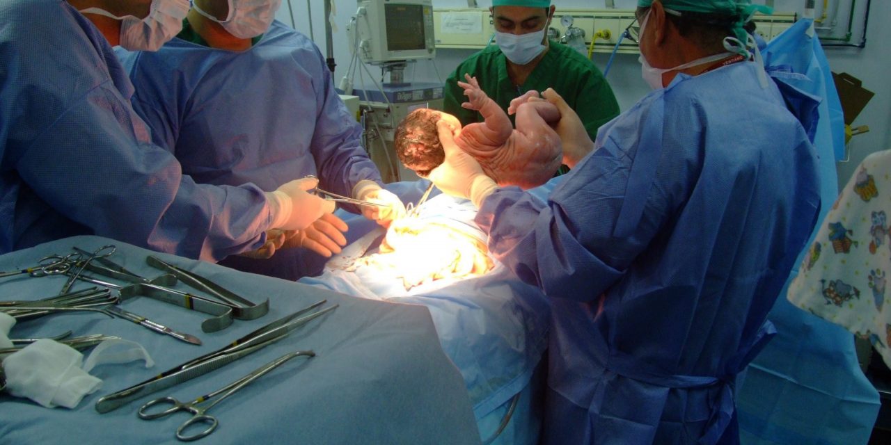 Ikrei születtek egy 73 éves nőnek