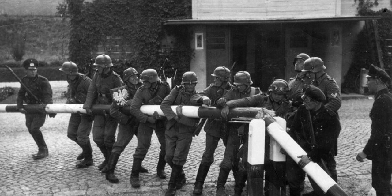 <span class="entry-title-primary">Nyolcvan éve kezdődött a II. világháború</span> <span class="entry-subtitle">1939. szeptember 1-jén Németország lerohanta Lengyelországot</span>