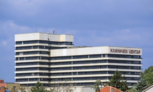 Belgrád: Kilenc kanalat és egy fogkefét vettek ki a páciens gyomrából